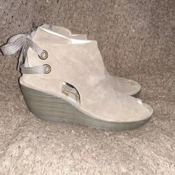 FLY LONDON-Yema-Taupe Suede-Peep Toe Wedges-Lace Back-Sz 36-Excellent - Picture 2 of 7